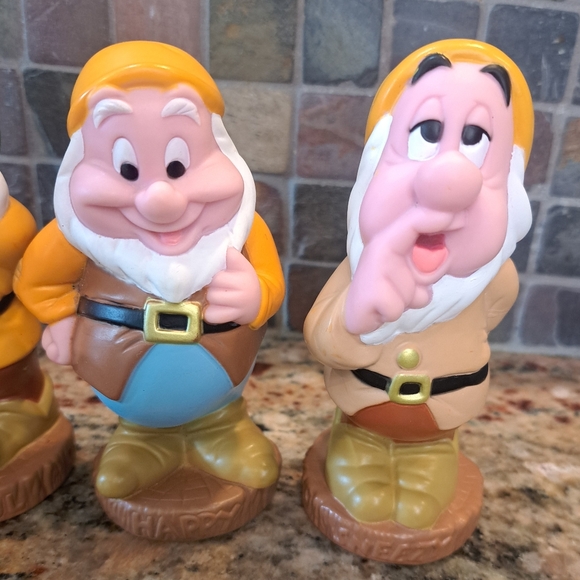 ๐๐ Disney Snow White's Seven Dwarfs - Vintage Rubber/Vinyl Figure Lot of 4 - Picture 2 of 5